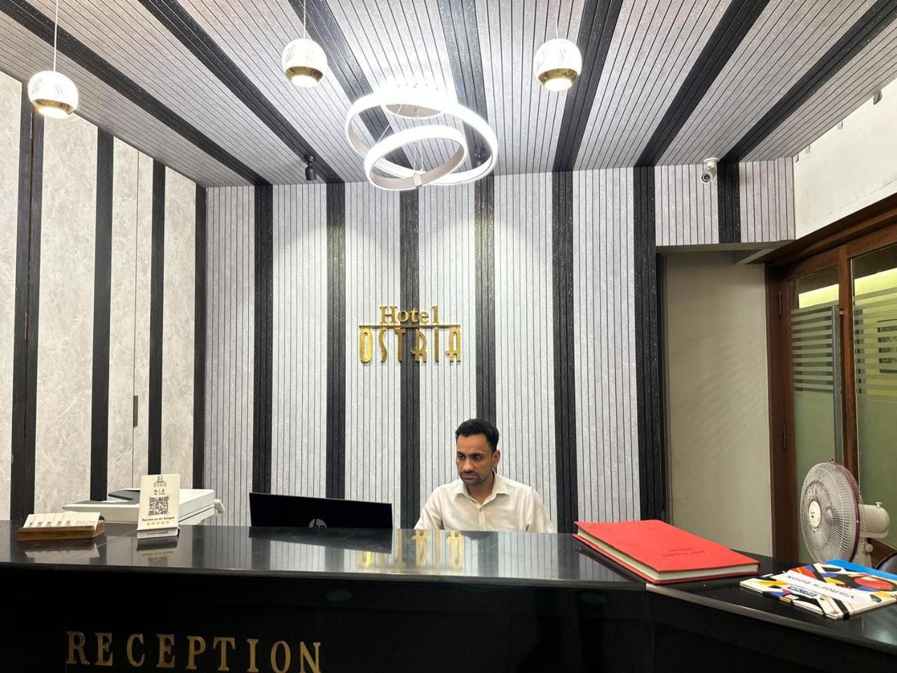 Hotel Ostria Surat Zewnętrze zdjęcie