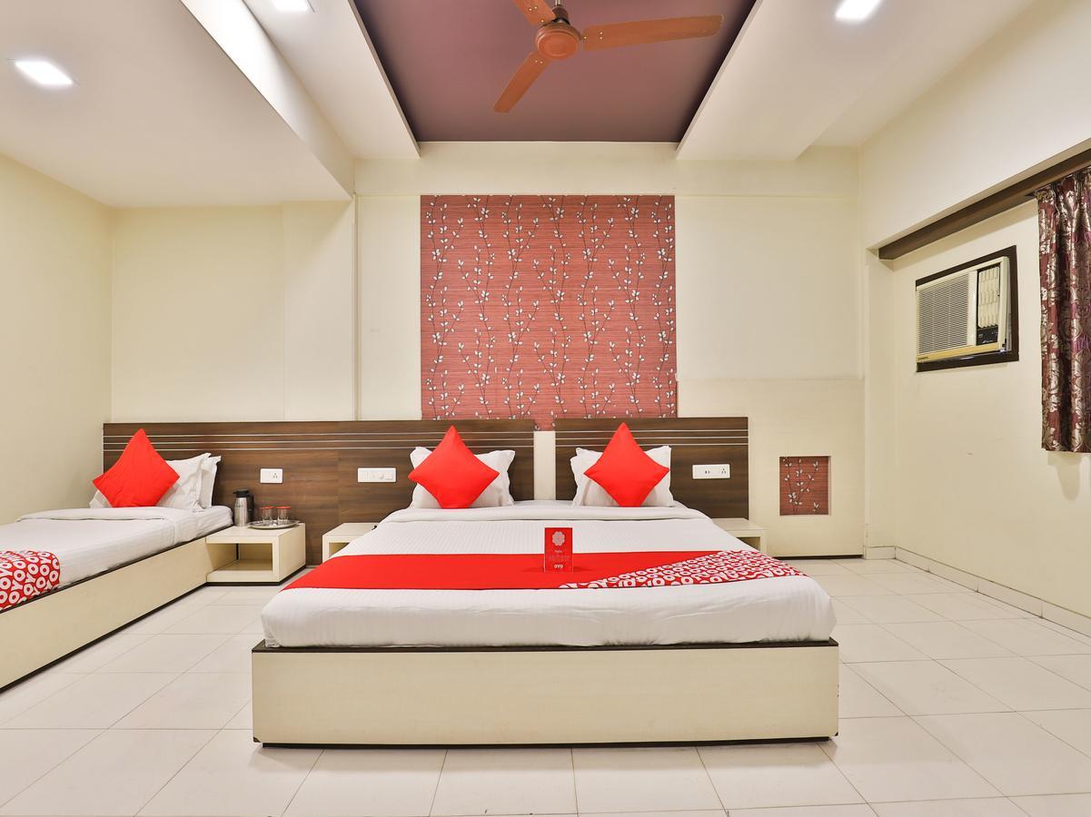 Hotel Ostria Surat Zewnętrze zdjęcie