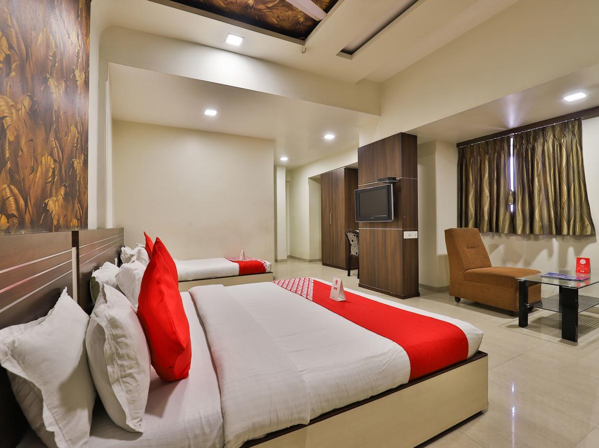 Hotel Ostria Surat Zewnętrze zdjęcie