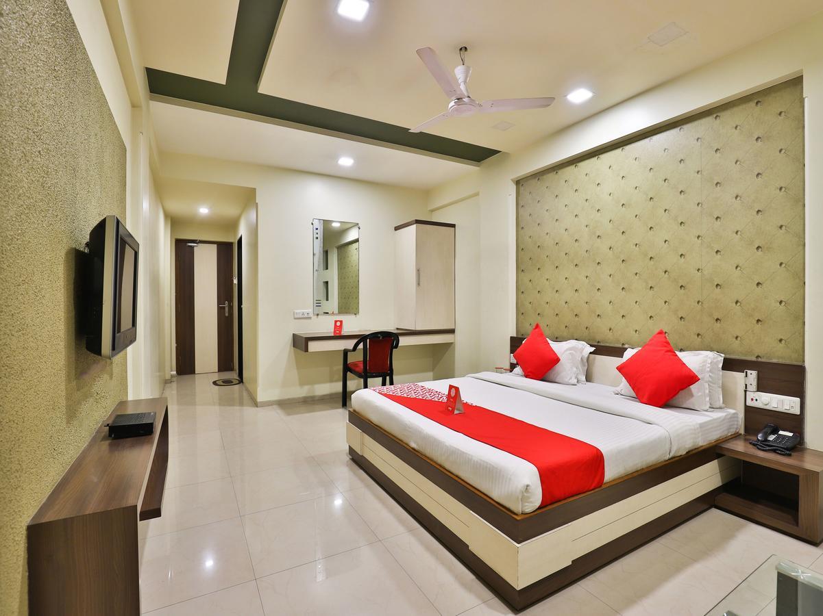 Hotel Ostria Surat Zewnętrze zdjęcie