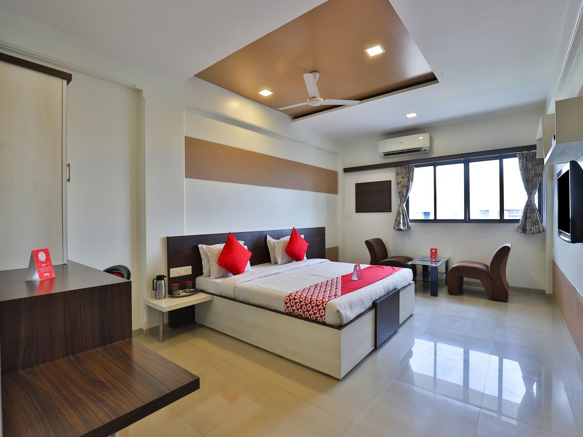 Hotel Ostria Surat Zewnętrze zdjęcie