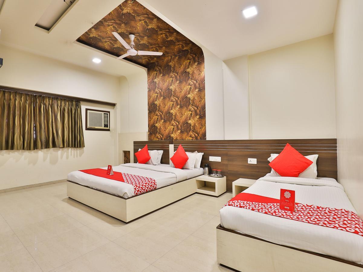 Hotel Ostria Surat Zewnętrze zdjęcie