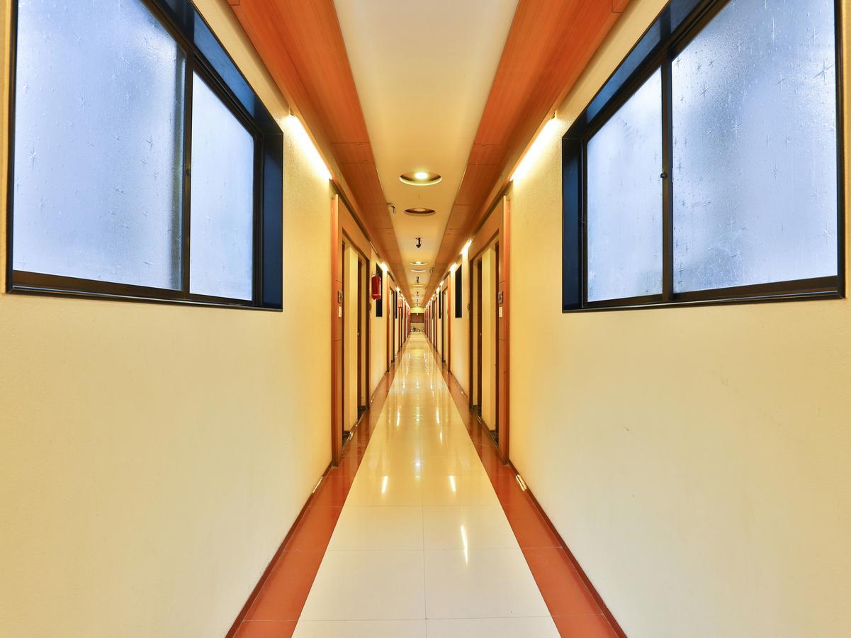 Hotel Ostria Surat Zewnętrze zdjęcie
