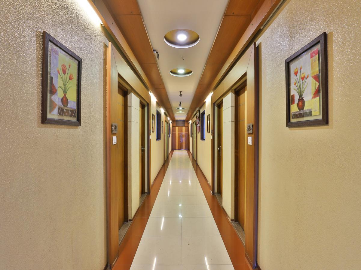 Hotel Ostria Surat Zewnętrze zdjęcie