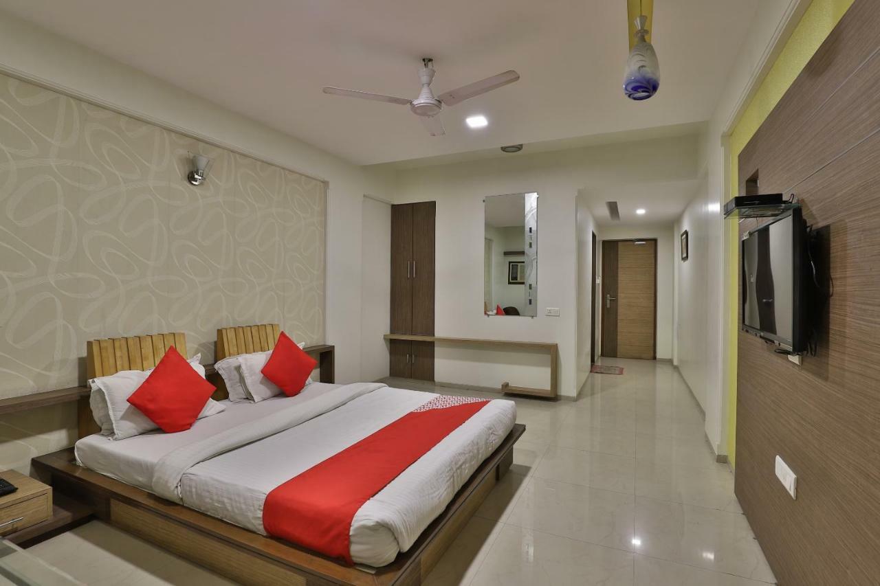 Hotel Ostria Surat Zewnętrze zdjęcie