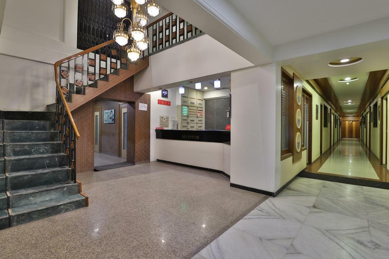 Hotel Ostria Surat Zewnętrze zdjęcie