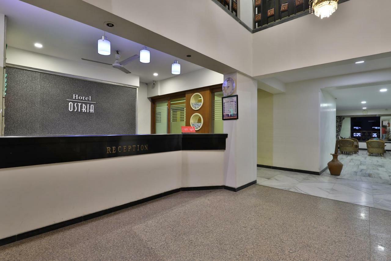 Hotel Ostria Surat Zewnętrze zdjęcie