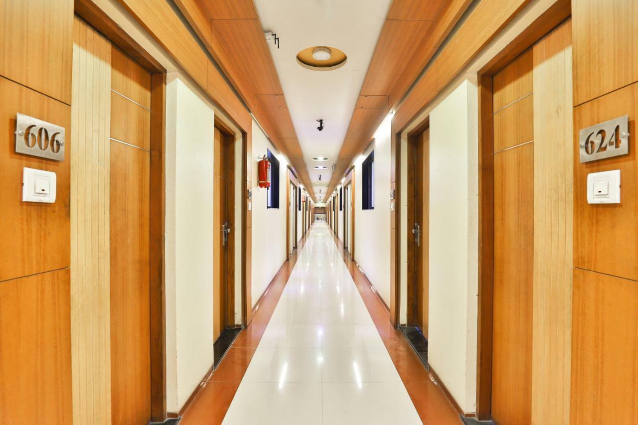 Hotel Ostria Surat Zewnętrze zdjęcie