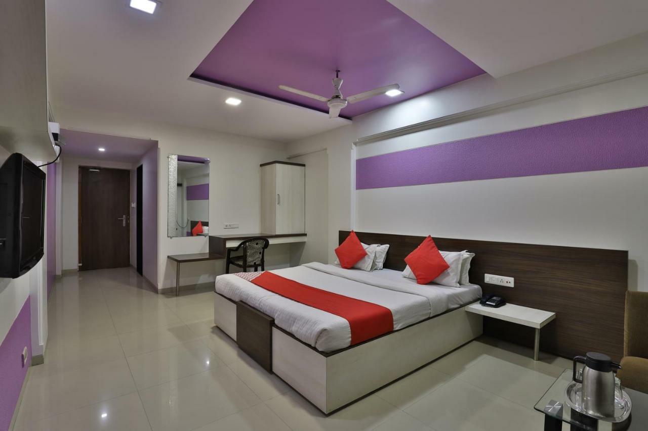 Hotel Ostria Surat Zewnętrze zdjęcie