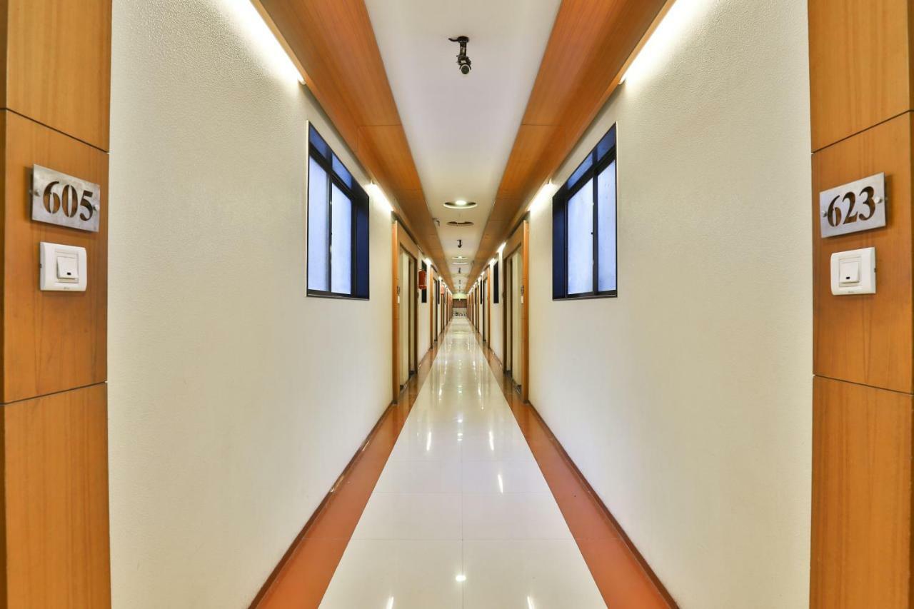 Hotel Ostria Surat Zewnętrze zdjęcie