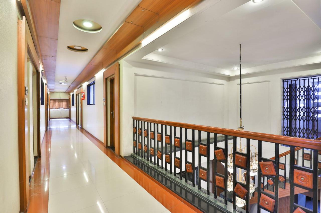 Hotel Ostria Surat Zewnętrze zdjęcie