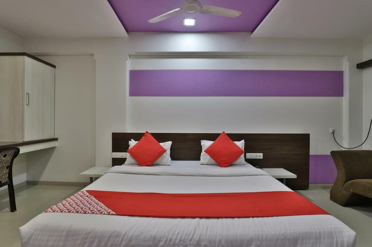 Hotel Ostria Surat Zewnętrze zdjęcie