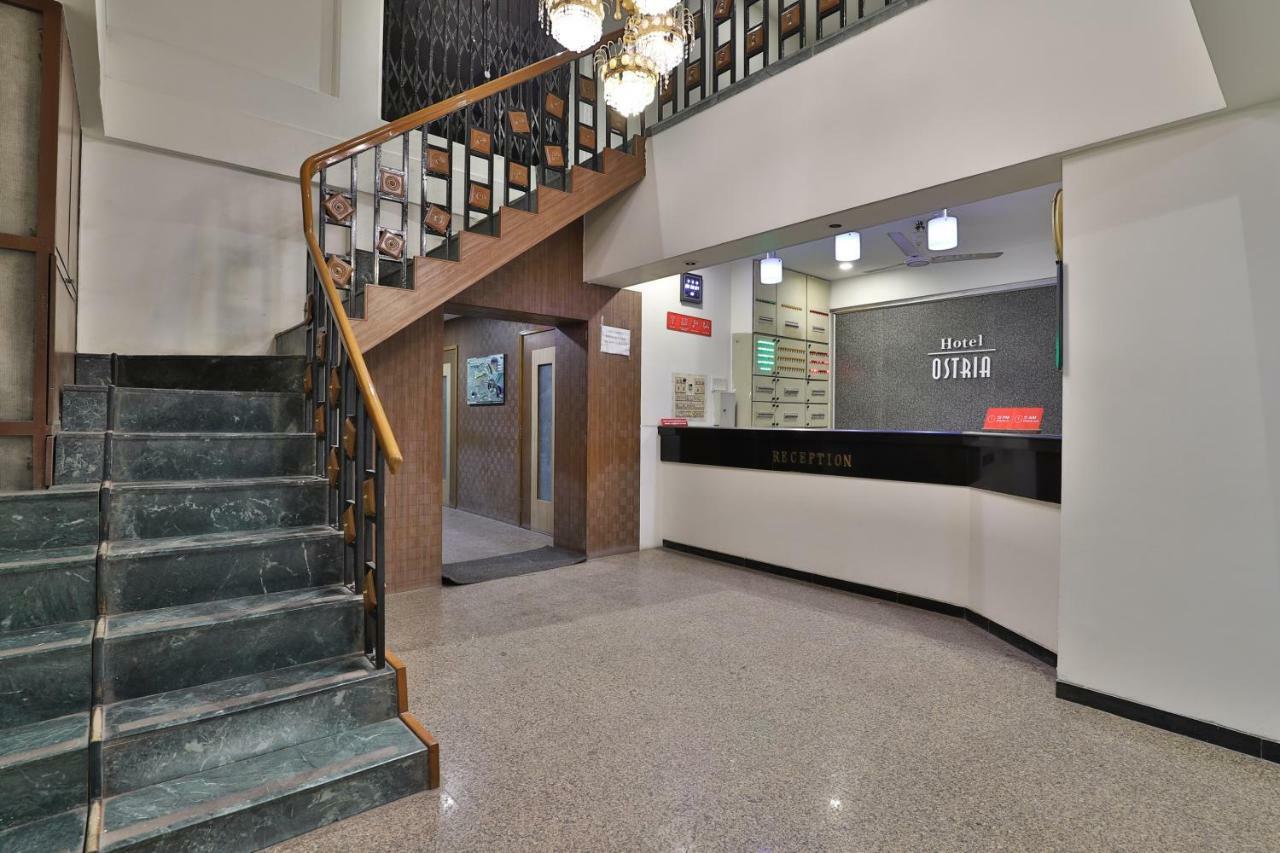Hotel Ostria Surat Zewnętrze zdjęcie