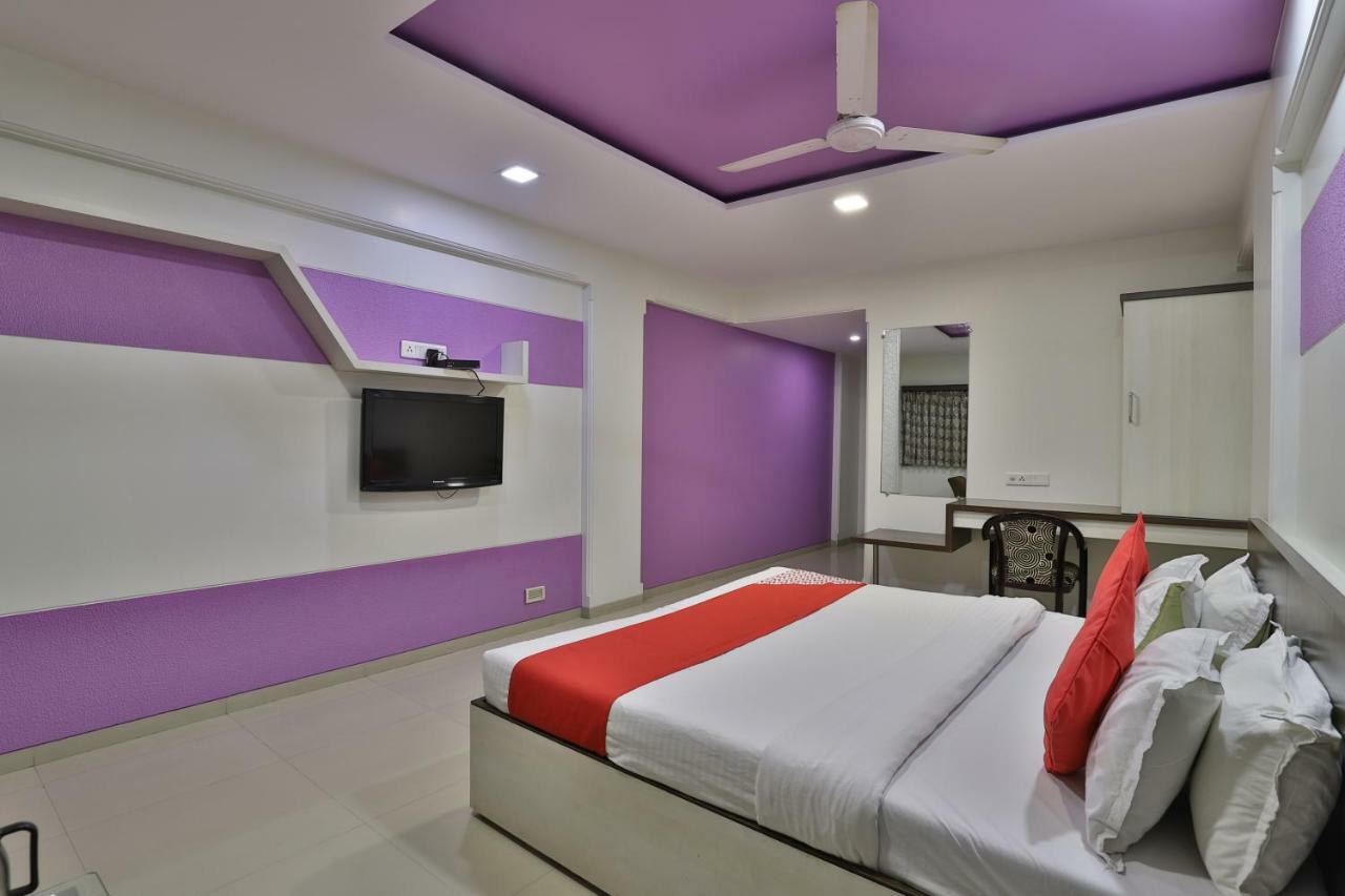 Hotel Ostria Surat Zewnętrze zdjęcie