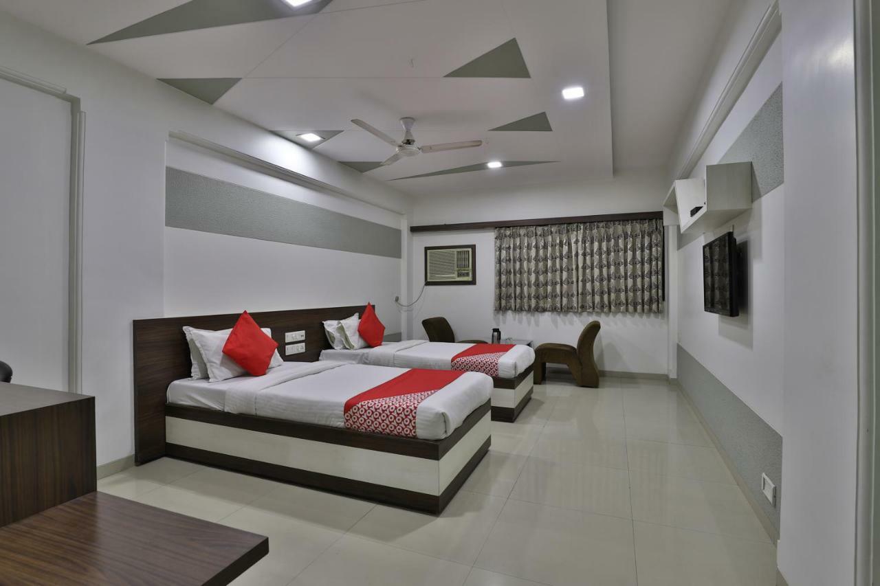 Hotel Ostria Surat Zewnętrze zdjęcie