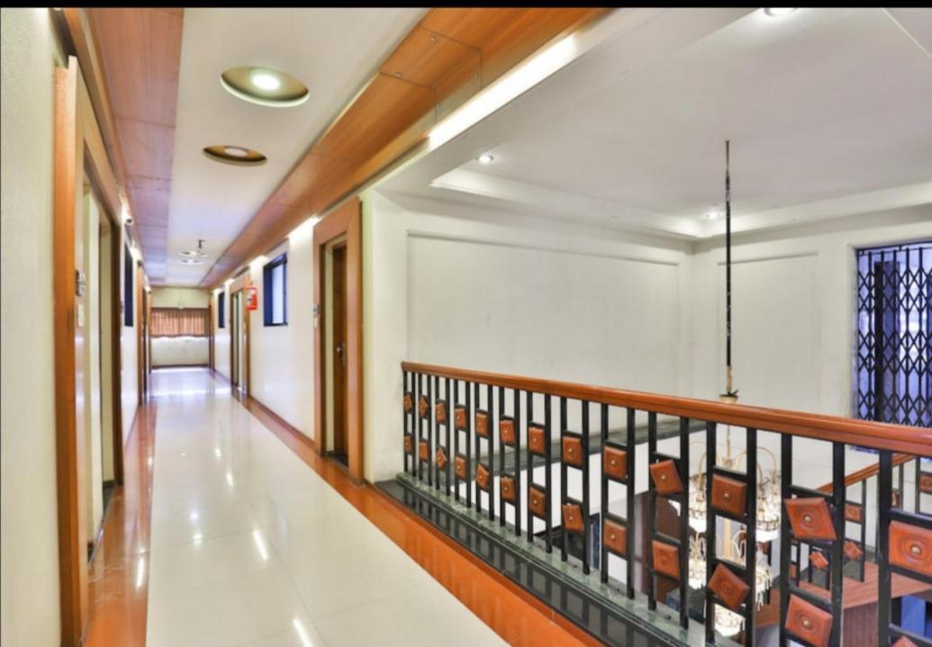 Hotel Ostria Surat Zewnętrze zdjęcie