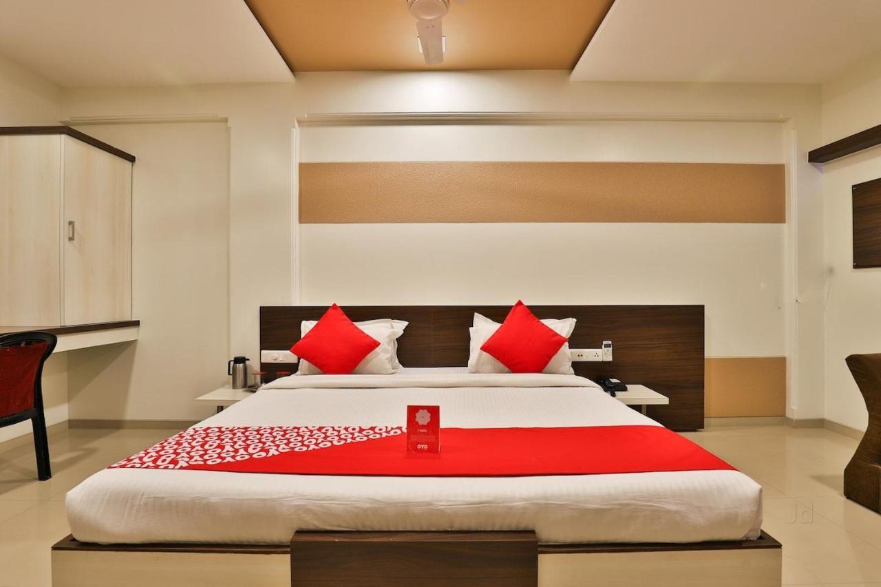 Hotel Ostria Surat Zewnętrze zdjęcie